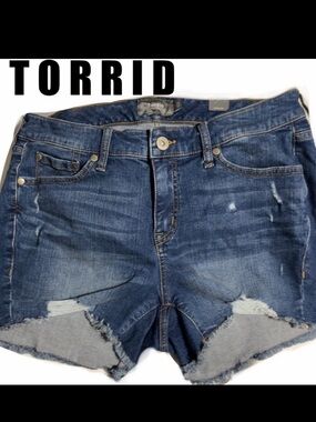 🆕🌺TORRID DESTRUCTED PEACE OUT JEAN Shorts🌺